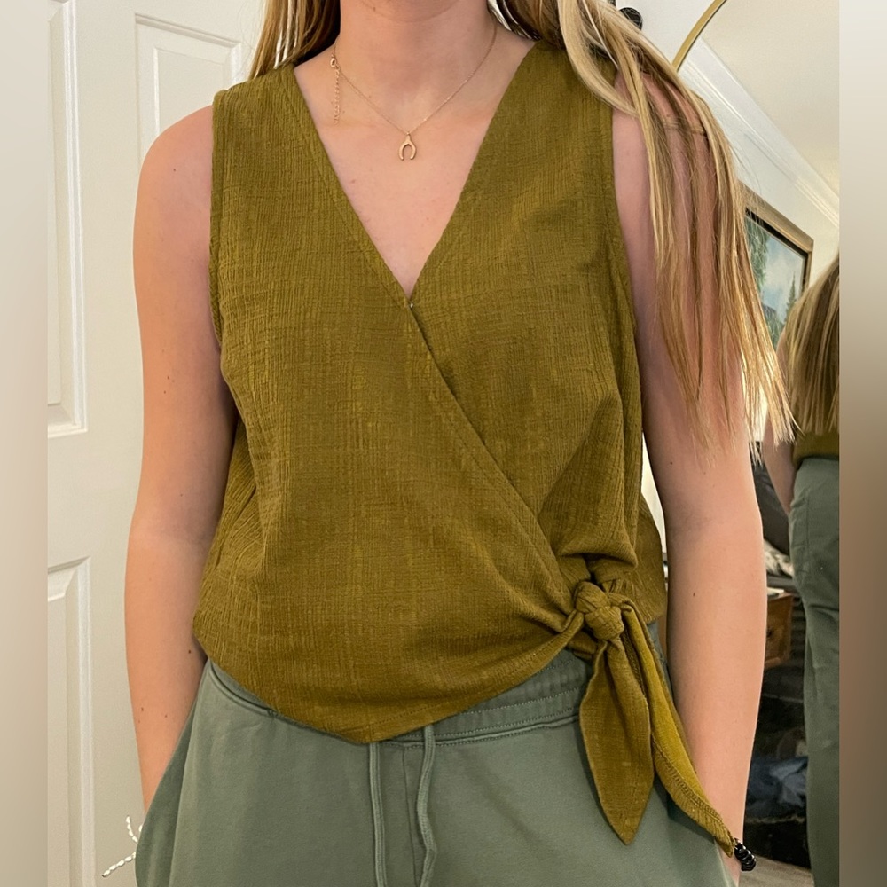 Wrap tie top